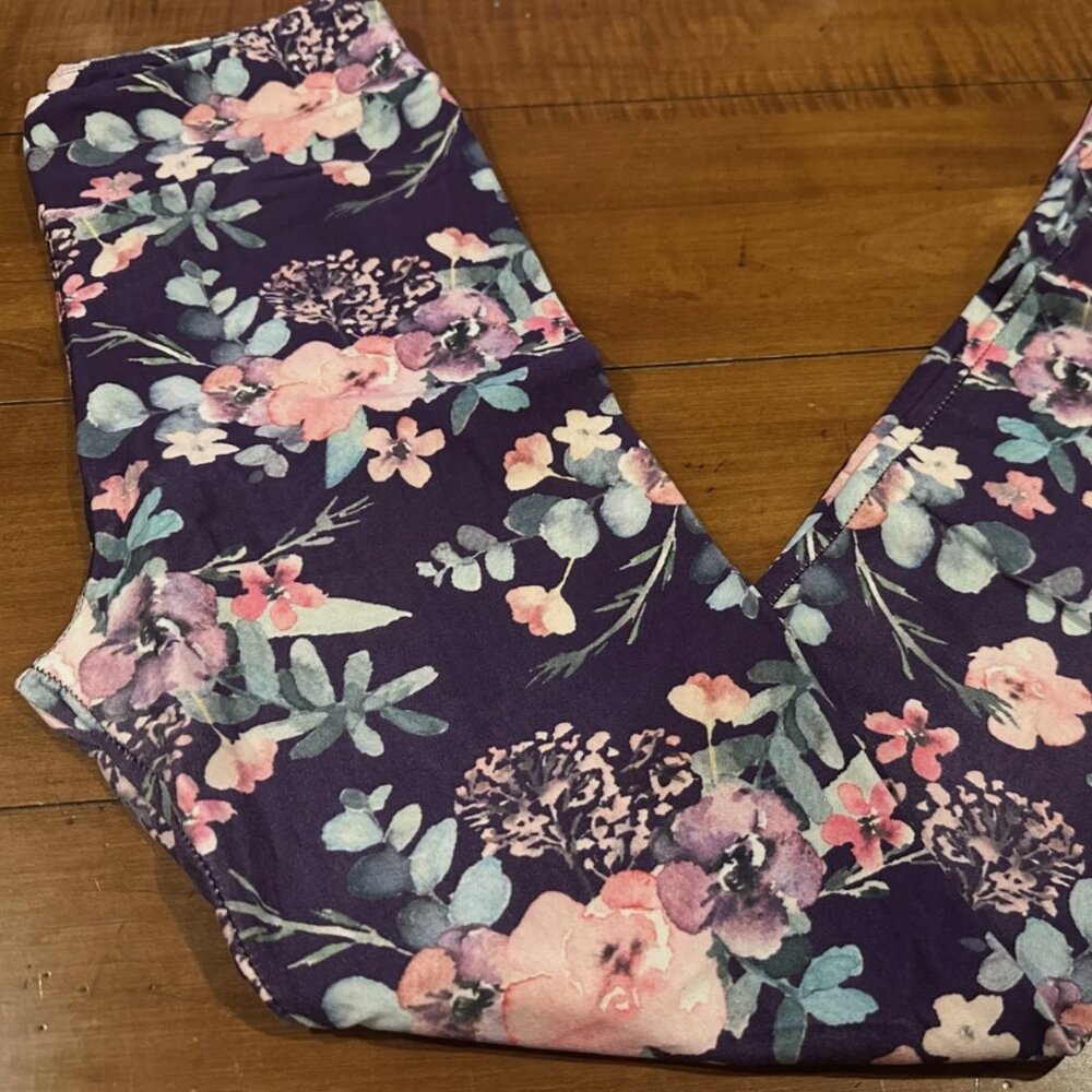 Ladies Buttery Soft Full Length Leggings- Purple w/ Pink & Green Flow.- One Size